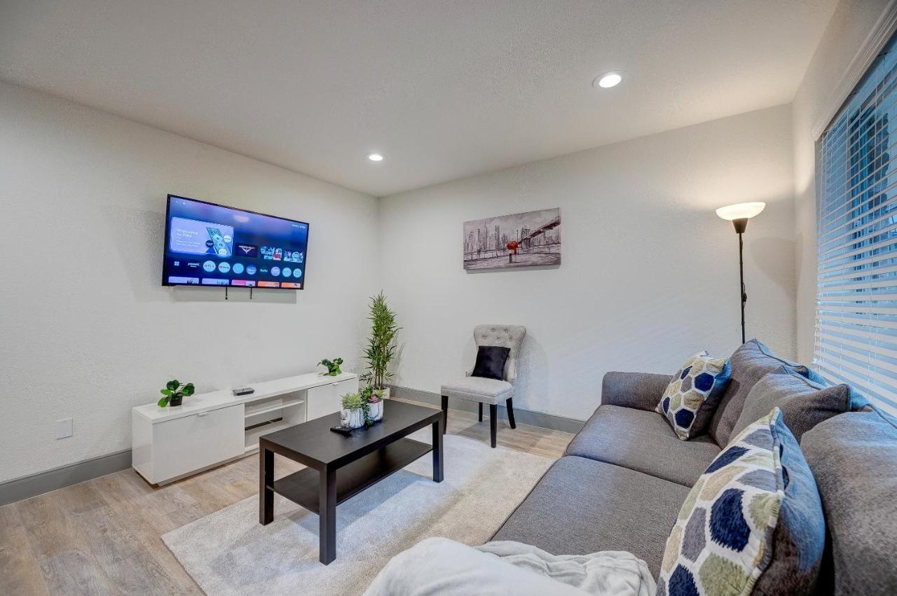 Trendy Midtown Apt, Walk To Shops & Sites, Pets Ok Houston Esterno foto